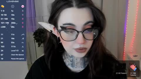 dixipixi_ online show from October 10, 5:45 am