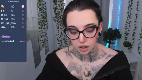 dixipixi_ online show from March 27, 7:10 am