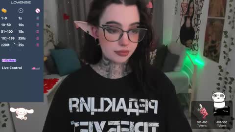 dixipixi_ online show from February 14, 5:41 am