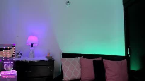 Roxana  independent model can you help me reach 100 hands up uwu online show from March 4, 10:16 pm