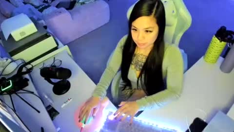 DOLLLFACE online show from January 6, 4:38 am