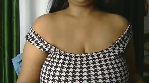 dolly_2 online show from January 13, 5:23 am