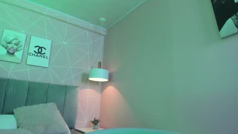 Call me Zoe  online show from February 12, 4:12 am