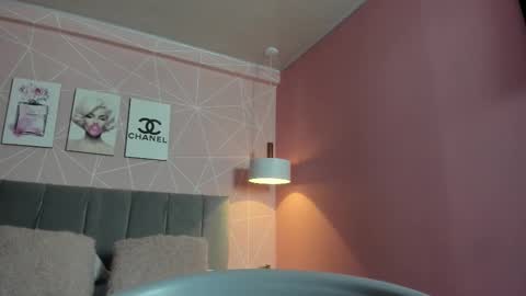 Call me Zoe  online show from September 15, 5:27 am