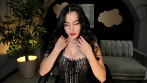 Dominique online show from January 25, 9:35 pm