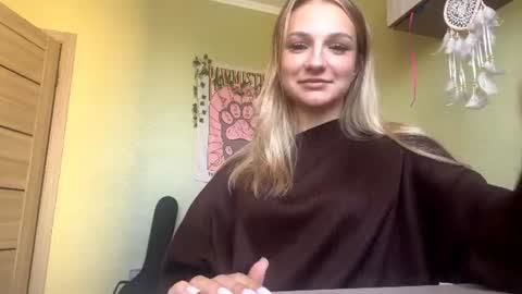 Lily online show from July 16, 3:11 am