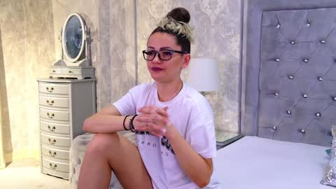 Donna online show from February 6, 7:18 pm