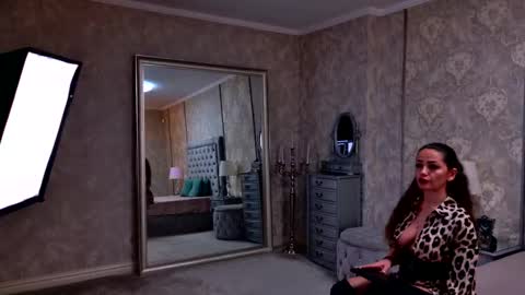 Donna online show from March 29, 5:56 pm