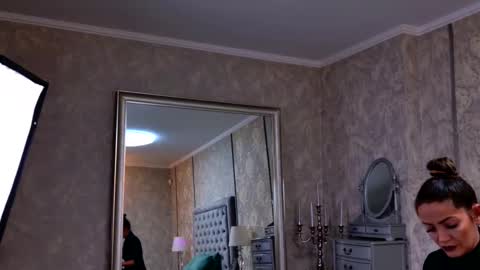 Donna online show from November 30, 7:18 pm