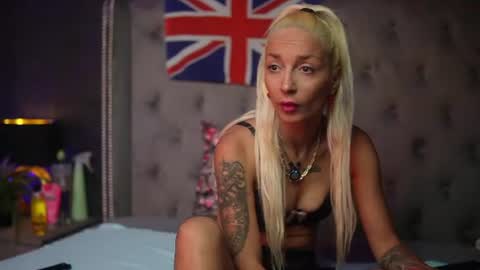  Donna  online show from July 8, 8:33 pm