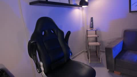  Donna Stonne  online show from January 21, 7:17 pm