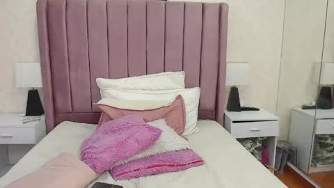 Anny online show from April 14, 3:45 pm