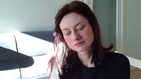 dormineaa online show from June 23, 5:05 am