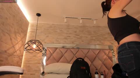  DOROTHY online show from February 10, 3:35 am