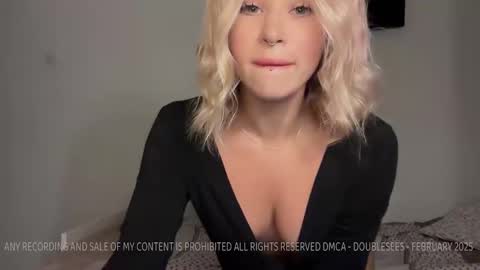 MOLLYYYY dont forget to give me a thumb up online show from February 23, 7:56 pm