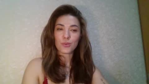 dream_petal_ online show from April 23, 3:47 pm
