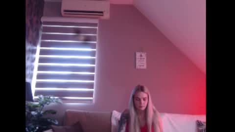 A girl online show from March 4, 8:10 am