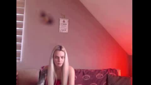 A girl online show from February 19, 9:09 am