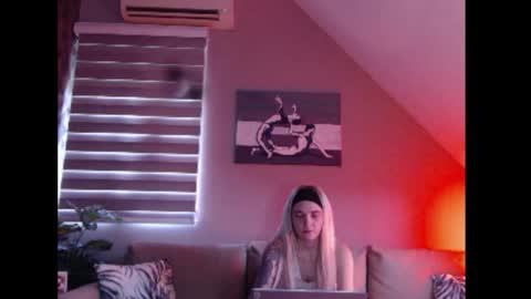 A girl online show from October 22, 7:24 am