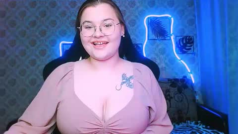 dreamforyoue2 online show from February 4, 8:34 pm