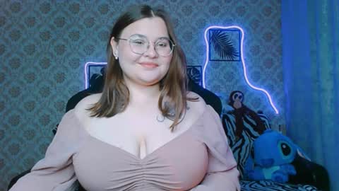 dreamforyoue2 online show from September 10, 7:58 pm