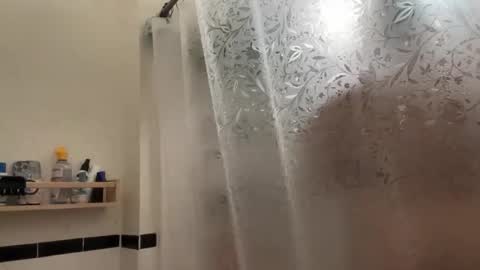 RIRI OR DREAMY online show from March 4, 9:54 pm