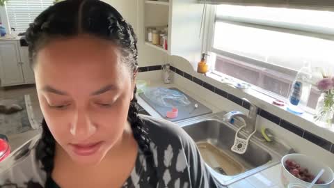 RIRI OR DREAMY online show from January 8, 5:48 pm