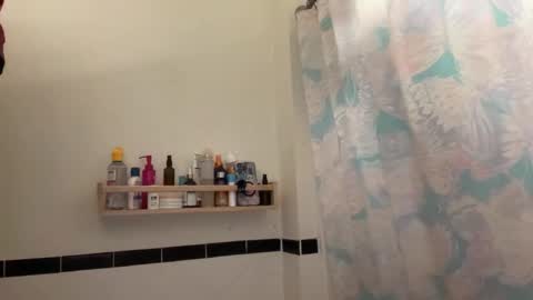 RIRI OR DREAMY online show from October 15, 11:29 pm