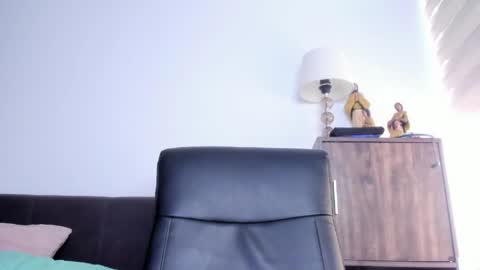 dulcepowl_lm online show from April 9, 2:33 pm