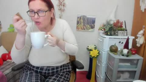 Dyanne online show from March 1, 1:29 pm