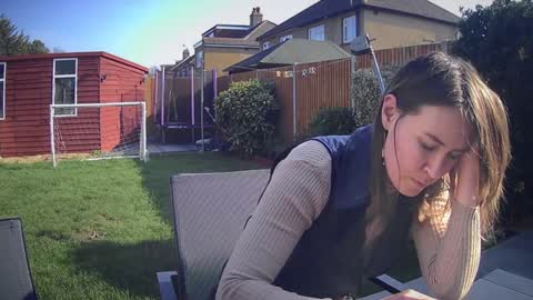 Nadia Ferreira  online show from March 3, 11:05 am