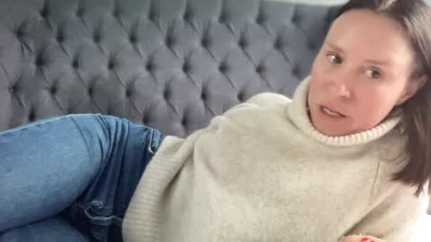 Nadia Ferreira  online show from January 23, 11:15 am