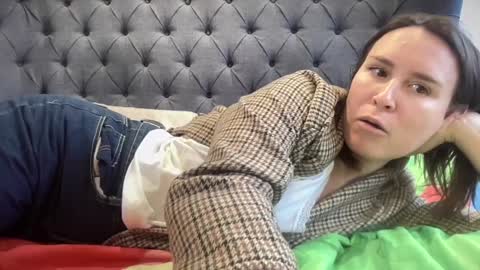 Nadia Ferreira  online show from January 9, 11:14 am