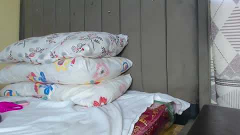 EBONY PETITE online show from March 6, 7:03 am