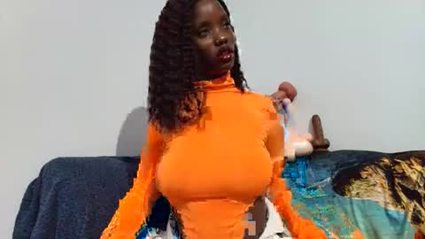 Ebony Melanie online show from May 2, 10:13 pm