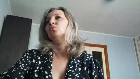 edithmanning online show from March 17, 7:56 am