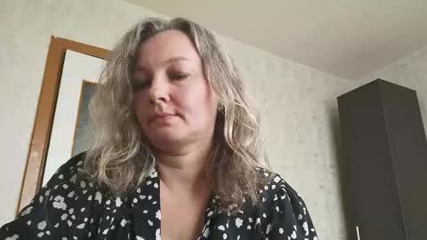 edithmanning online show from May 8, 6:49 am