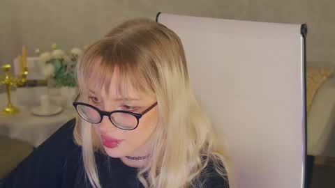 EVA NON NUDE online show from May 1, 4:32 pm