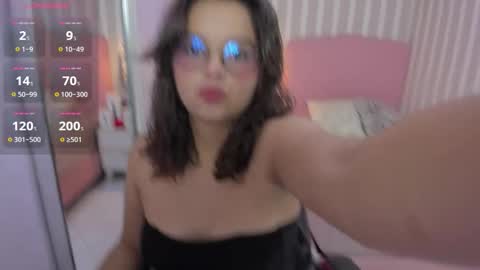  E F F Y  online show from October 20, 7:06 pm