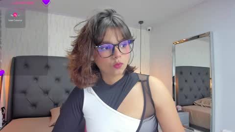  E F F Y  online show from February 20, 7:30 pm