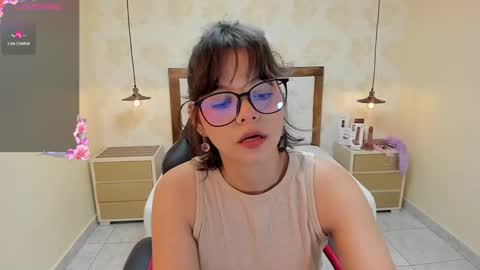  E F F Y  online show from December 7, 7:43 pm