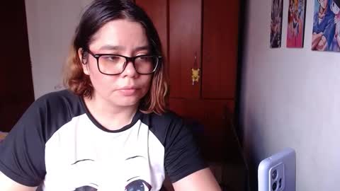 eimy_saenzz online show from March 17, 4:00 pm