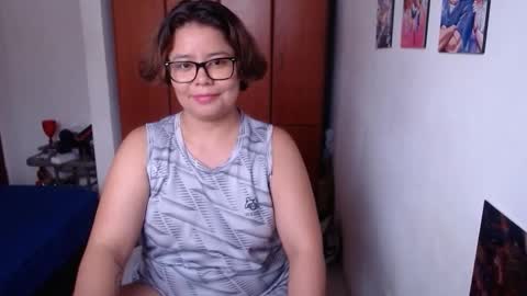 eimy_saenzz online show from November 9, 8:49 pm