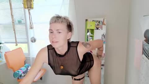 ejrabloom online show from April 14, 9:04 pm