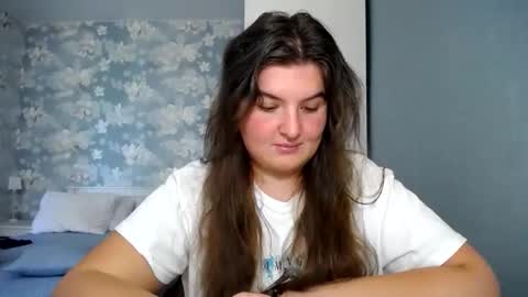 Elanis online show from April 1, 1:41 pm