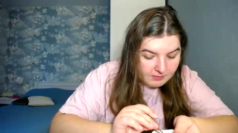 Elanis online show from December 15, 9:56 am