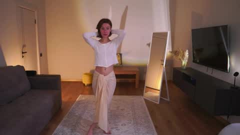 ELA 3 online show from April 10, 6:41 am