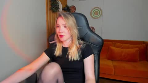 elaravoltage online show from April 5, 5:06 am