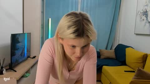 Mona online show from November 18, 10:00 pm