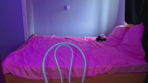 elieiza_xo online show from March 19, 9:35 am